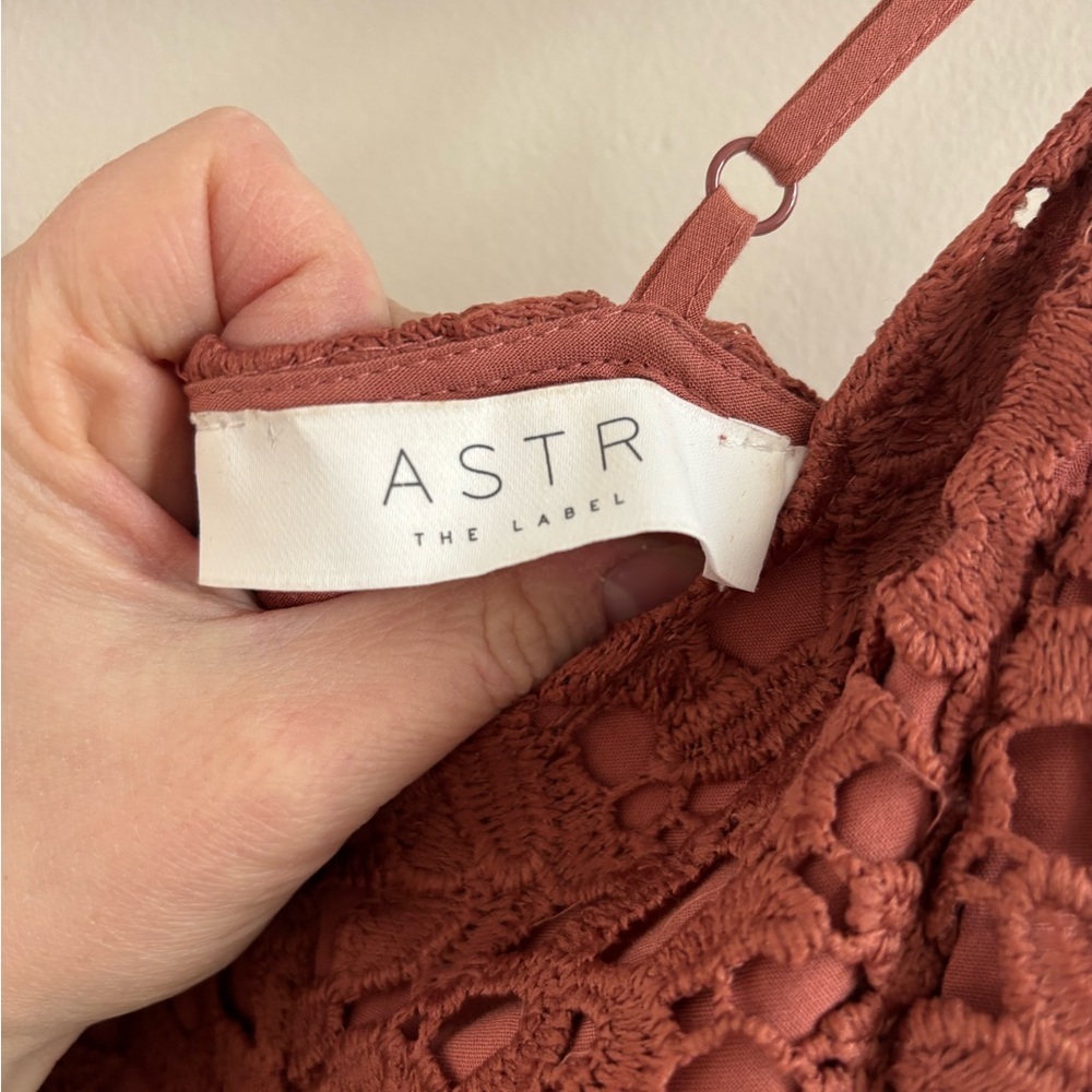 Astr The Label Midi Dress Mauve |Size Small| Lace Overlay | Wedding Guest Dress - Picture 7 of 8